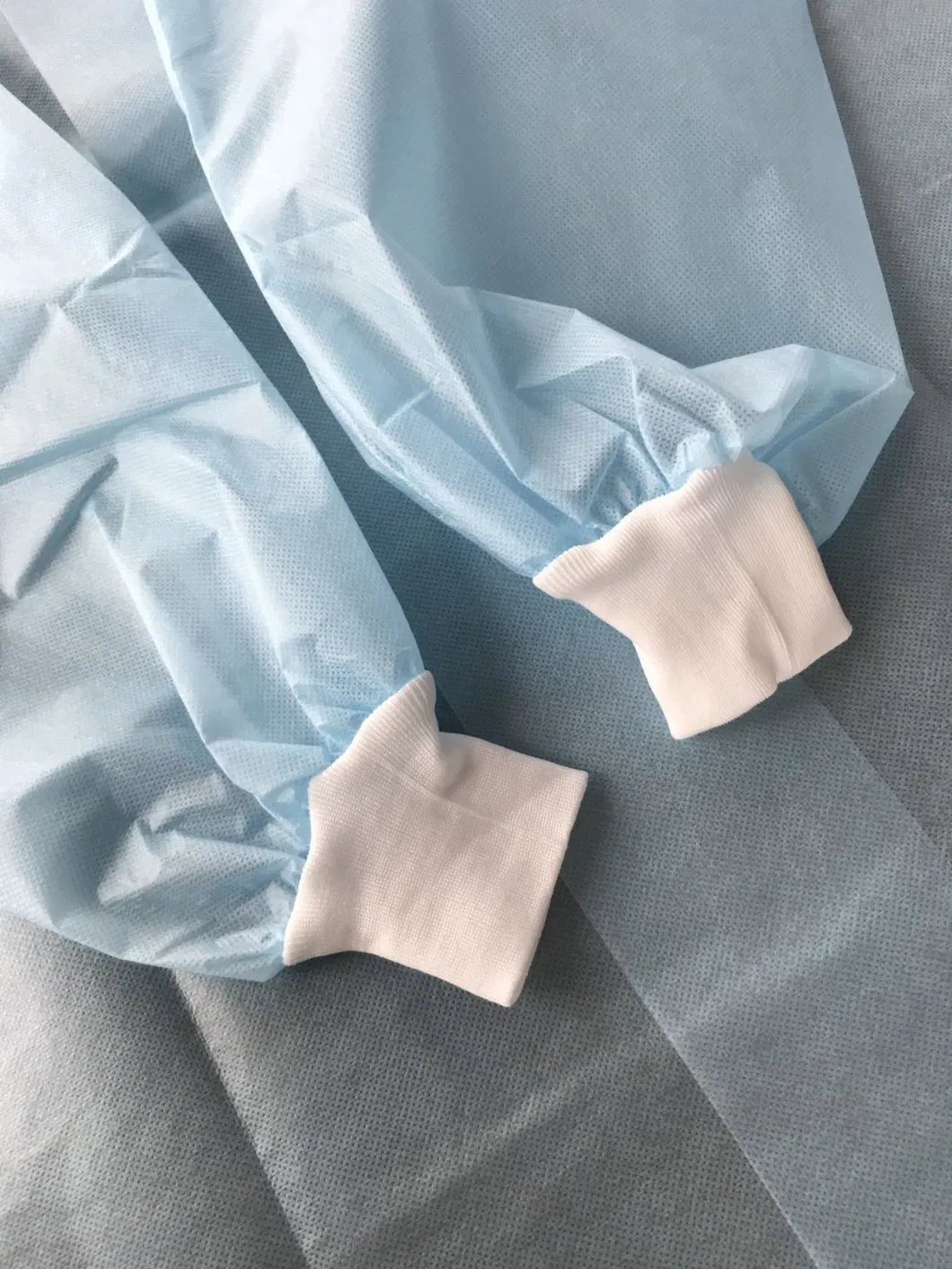 Level 1234 SMS with PE Film Disposable Surgical Isolation Gown Applied to Clinic Ward Lab with Non-Sterile