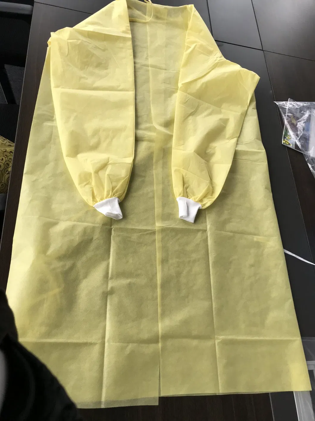 Level 1234 SMS with PE Film Disposable Surgical Isolation Gown Applied to Clinic Ward Lab with Non-Sterile