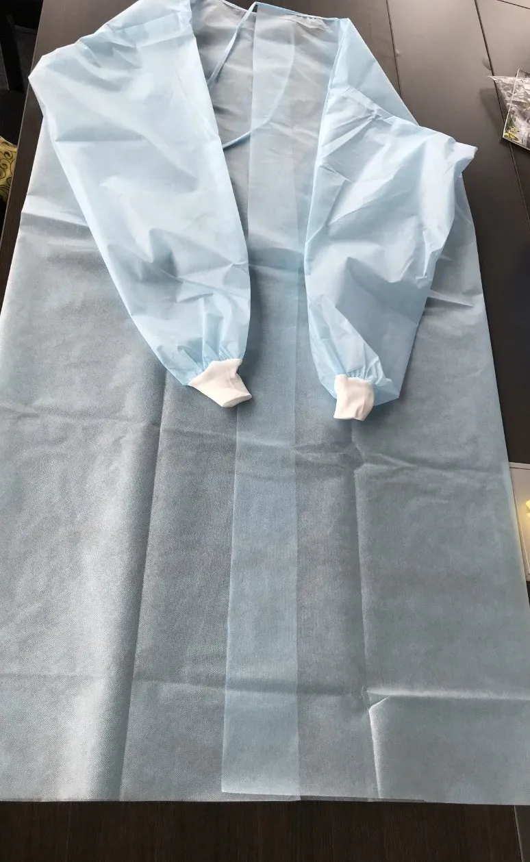 Level 1234 SMS with PE Film Disposable Surgical Isolation Gown Applied to Clinic Ward Lab with Non-Sterile